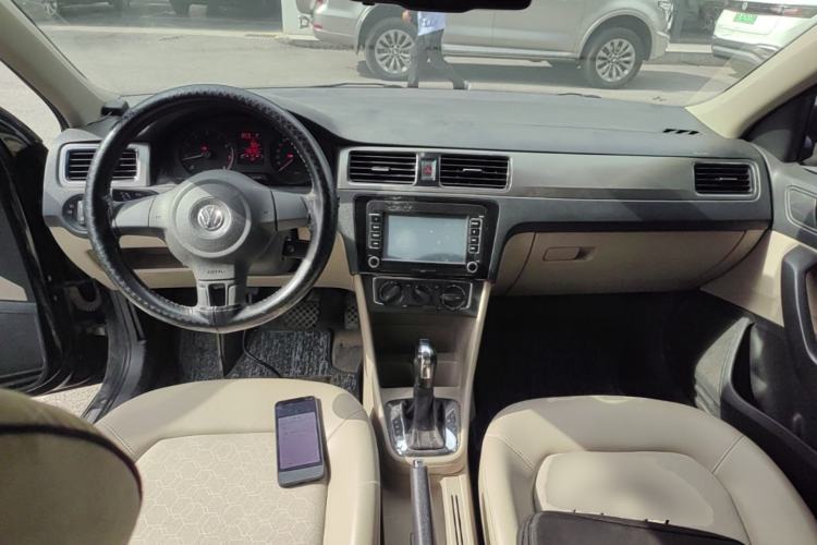 Used Volkswagen Santana 2013 1.6L Automatic Comfort Edition Center Console