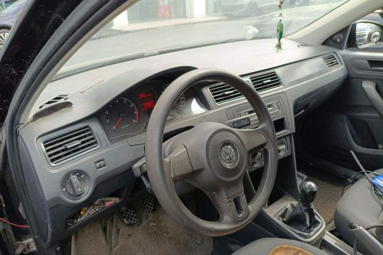 Used Volkswagen Santana 2013 1.6L Manual Fashion Edition Center Console