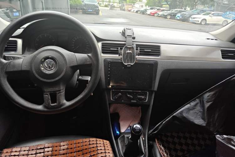 Used Volkswagen Santana 2013 1.6L Manual Comfort Edition Center Console