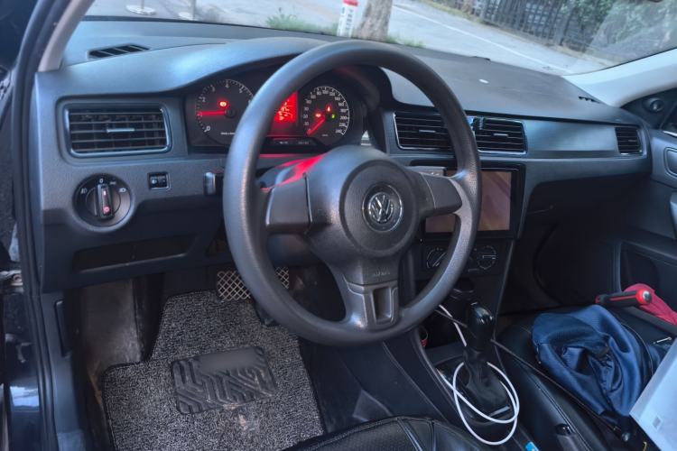 Used Volkswagen Santana 2013 1.6L Automatic Fashion Edition Center Console
