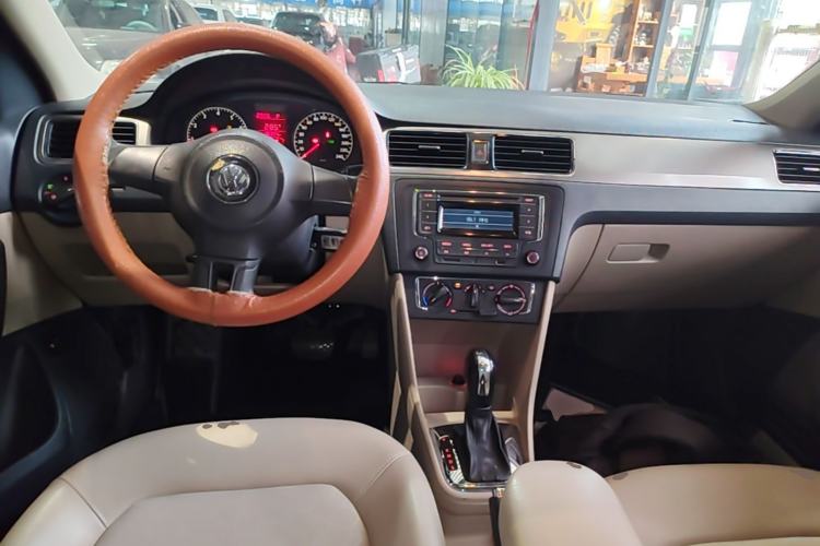 Used Volkswagen Santana 2013 1.6L Automatic Comfort Edition Center Console