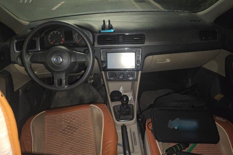 Used Volkswagen Santana 2013 1.6L Manual Comfort Edition Center Console