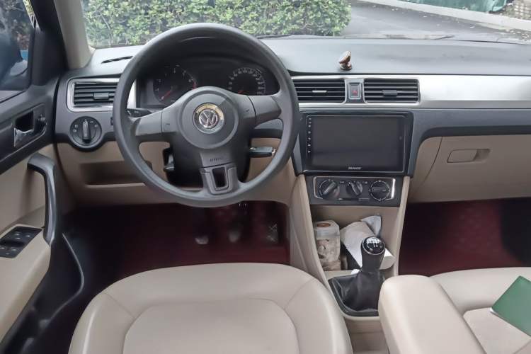 Used Volkswagen Santana 2013 1.6L Manual Comfort Edition Center Console