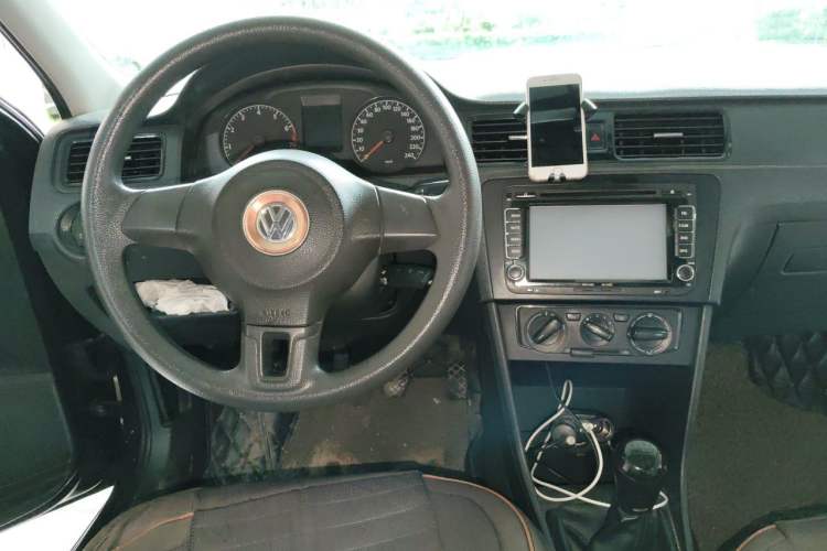 Used Volkswagen Santana 2013 1.6L Manual Fashion Edition Center Console