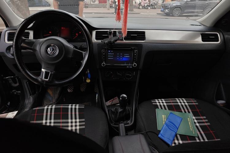 Used Volkswagen Santana 2013 1.6L Manual Fashion Edition Center Console