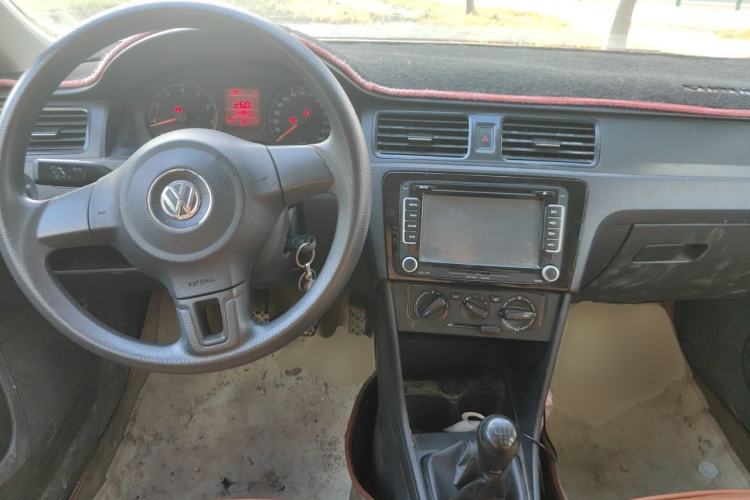 Used Volkswagen Santana 2013 1.6L Manual Fashion Edition Center Console