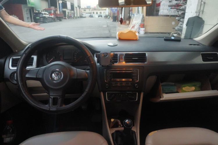 Used Volkswagen Santana 2013 1.4L Manual Comfort Edition Center Console