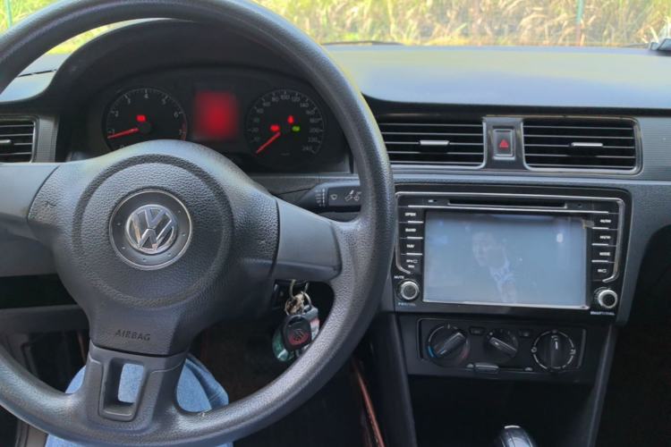 Used Volkswagen Santana 2013 1.6L Automatic Fashion Edition Center Console