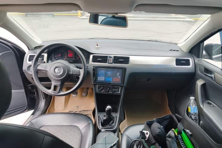 Used Volkswagen Santana 2013 1.6L Manual Comfort Edition Center Console
