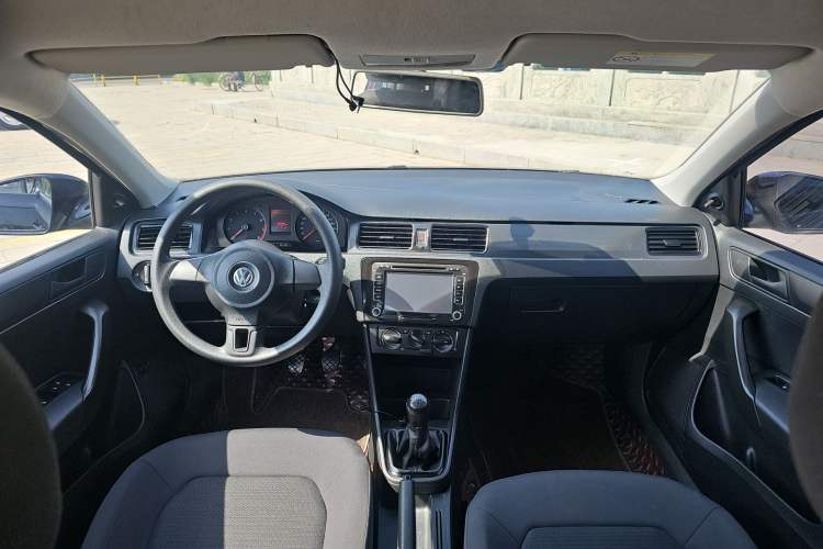 Used Volkswagen Santana 2013 1.6L Manual Fashion Edition Center Console