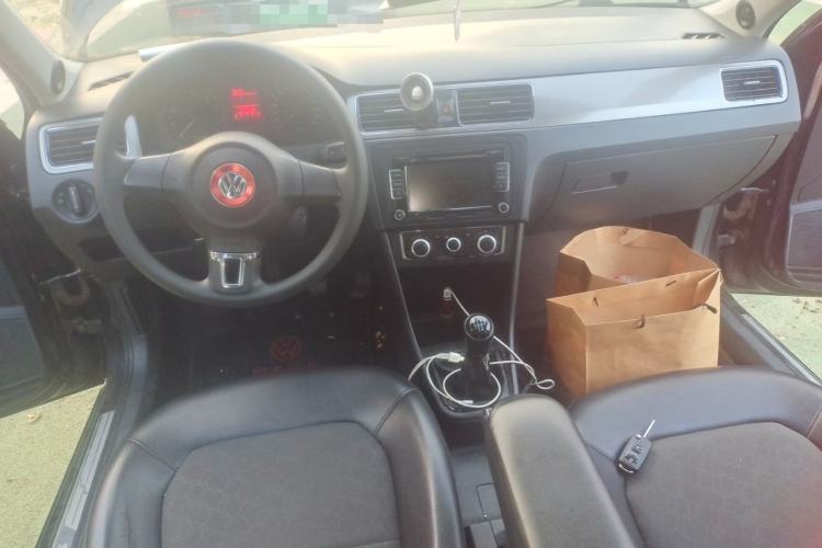 Used Volkswagen Santana 2013 1.6L Manual Comfort Edition Center Console