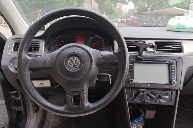 Used Volkswagen Santana 2013 1.6L Manual Fashion Edition Center Console