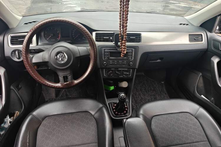 Used Volkswagen Santana 2013 1.4L Manual Comfort Edition Center Console