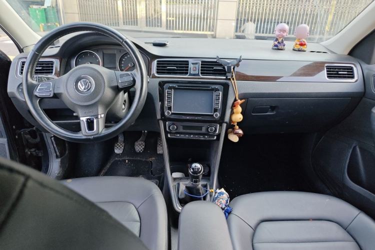 Used Volkswagen Santana 2013 1.6L Manual Luxury Edition Center Console