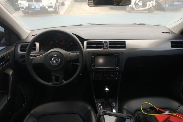 Used Volkswagen Santana 2013 1.6L Automatic Comfort Edition Center Console