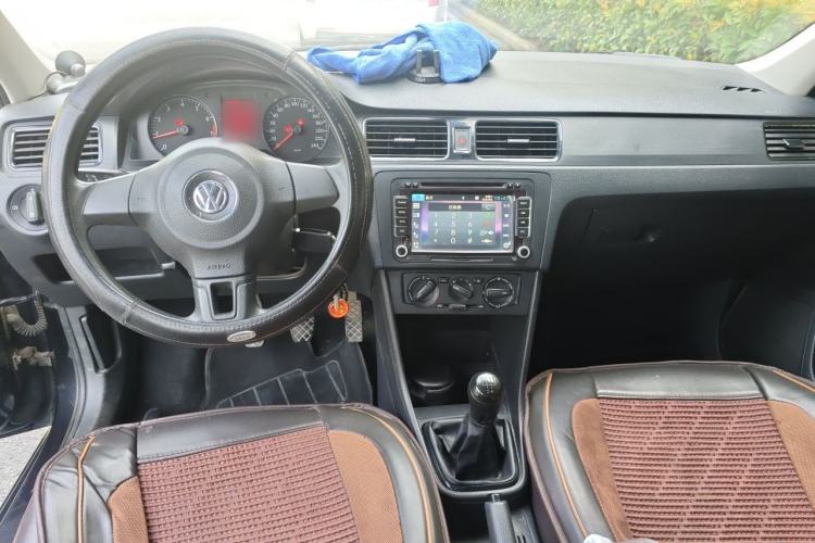 Used Volkswagen Santana 2013 1.6L Manual Fashion Edition Center Console
