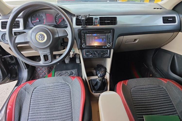 Used Volkswagen Santana 2013 1.6L Manual Comfort Edition Center Console
