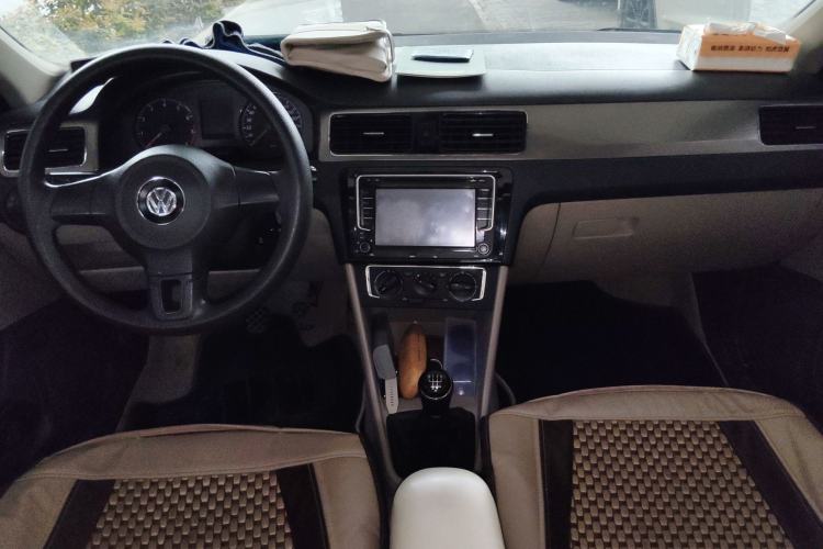 Used Volkswagen Santana 2013 1.4L Manual Comfort Edition Center Console