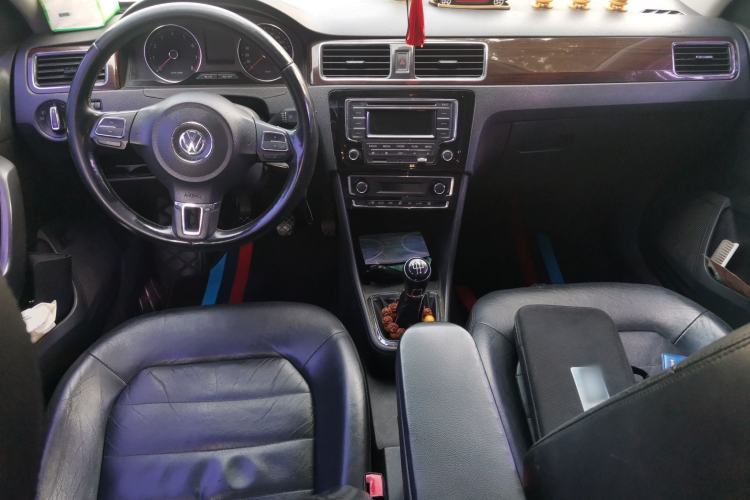 Used Volkswagen Santana 2013 1.6L Manual Luxury Edition Center Console