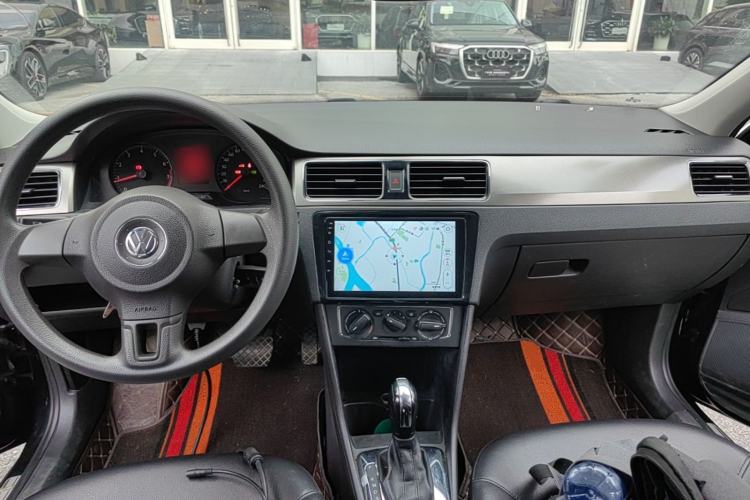 Used Volkswagen Santana 2013 1.6L Automatic Comfort Edition Center Console