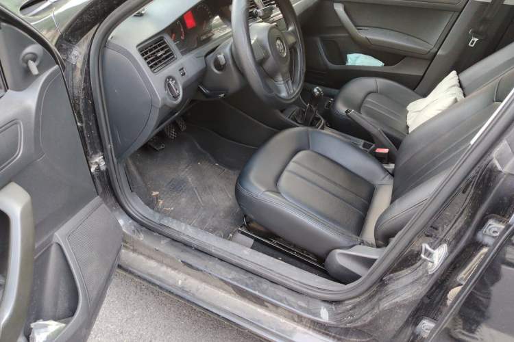 Used Volkswagen Santana 2013 1.6L Manual Fashion Edition Driver Seat