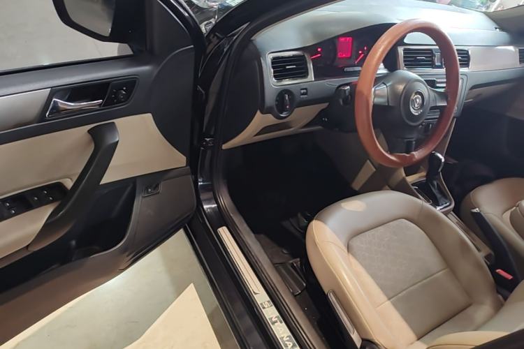 Used Volkswagen Santana 2013 1.6L Automatic Comfort Edition Driver Seat
