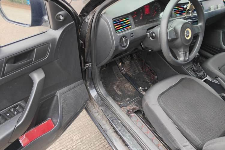 Used Volkswagen Santana 2013 1.6L Automatic Fashion Edition Driver Seat