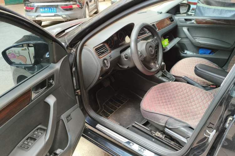 Used Volkswagen Santana 2013 1.6L Automatic Luxury Edition Driver Seat