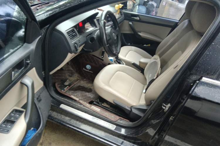 Used Volkswagen Santana 2013 1.6L Automatic Comfort Edition Driver Seat