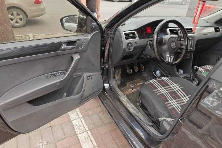 Used Volkswagen Santana 2013 1.6L Manual Fashion Edition Driver Seat
