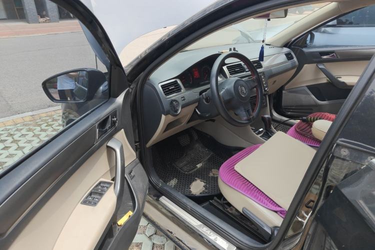 Used Volkswagen Santana 2013 1.6L Automatic Comfort Edition Driver Seat