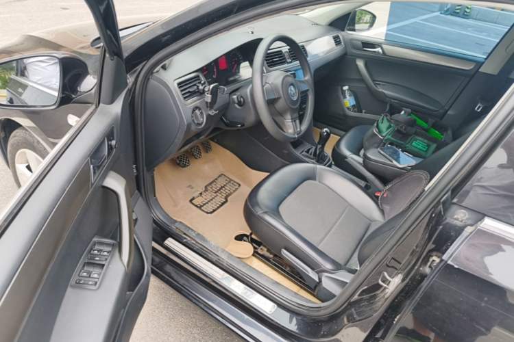 Used Volkswagen Santana 2013 1.6L Manual Comfort Edition Driver Seat