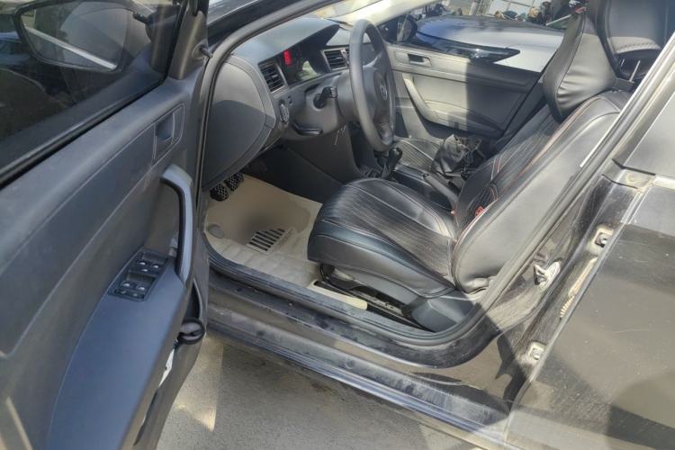 Used Volkswagen Santana 2013 1.6L Manual Fashion Edition Driver Seat