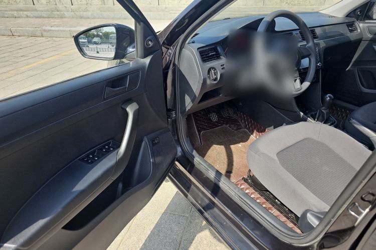 Used Volkswagen Santana 2013 1.6L Manual Fashion Edition Driver Seat