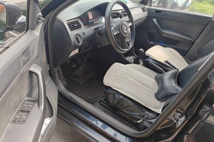 Used Volkswagen Santana 2013 1.6L Manual Fashion Edition Driver Seat