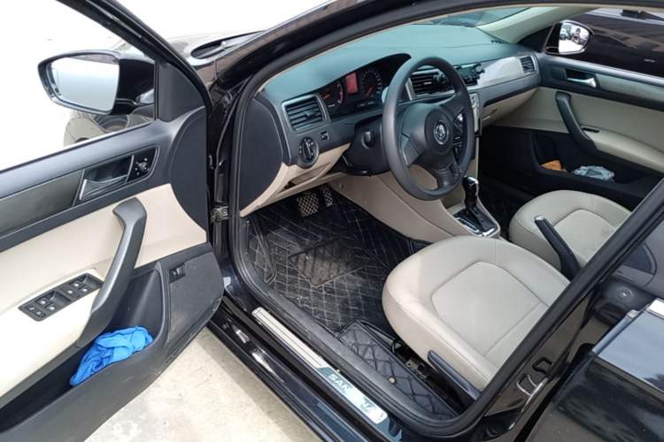 Used Volkswagen Santana 2013 1.6L Automatic Comfort Edition Driver Seat