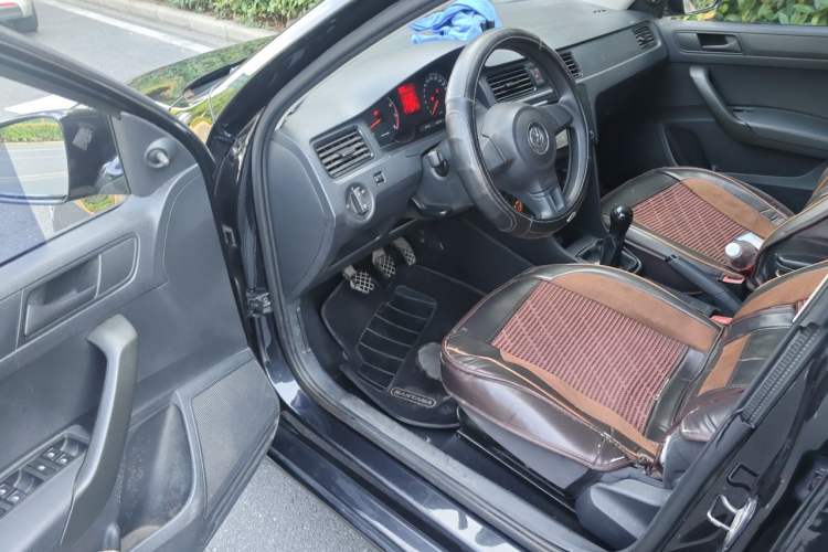 Used Volkswagen Santana 2013 1.6L Manual Fashion Edition Driver Seat
