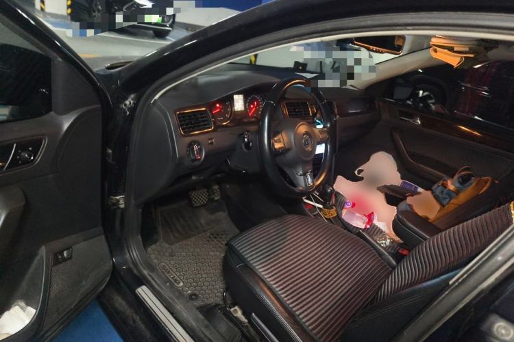 Used Volkswagen Santana 2013 1.6L Automatic Luxury Edition Driver Seat