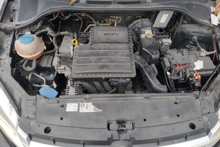 Used Volkswagen Santana 2013 1.6L Manual Fashion Edition Engine Bay