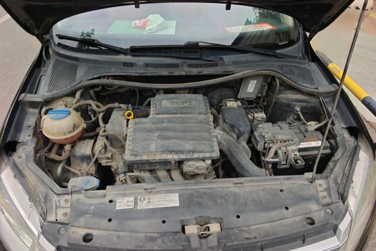 Used Volkswagen Santana 2013 1.6L Manual Comfort Edition Engine Bay