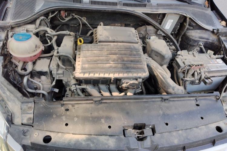 Used Volkswagen Santana 2013 1.6L Manual Fashion Edition Engine Bay