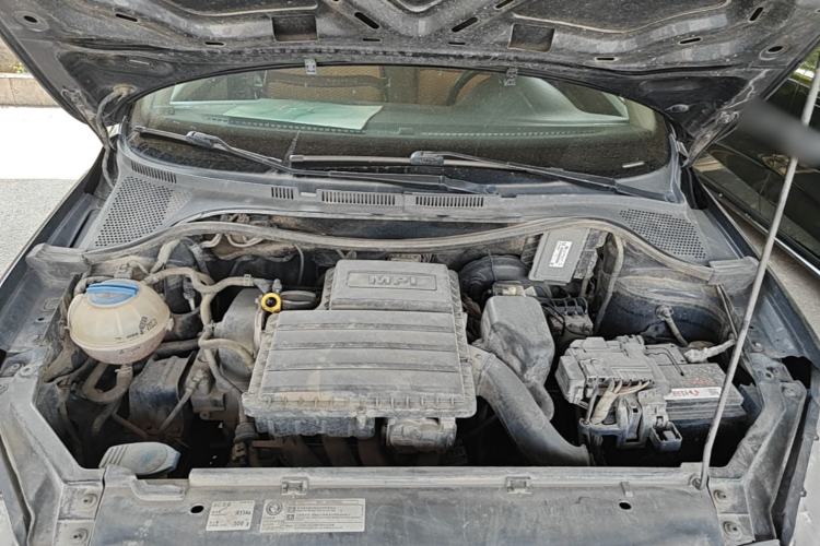 Used Volkswagen Santana 2013 1.6L Manual Comfort Edition Engine Bay