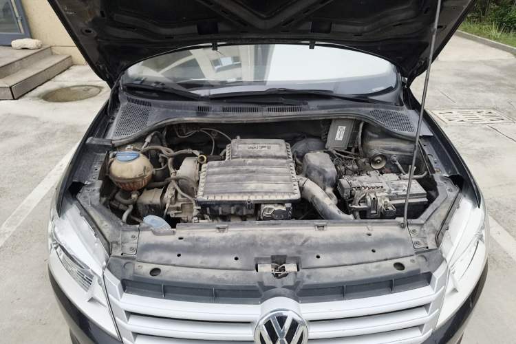 Used Volkswagen Santana 2013 1.4L Manual Fashion Edition Engine Bay