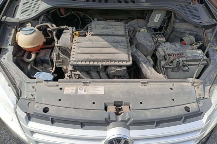 Used Volkswagen Santana 2013 1.6L Manual Fashion Edition Engine Bay