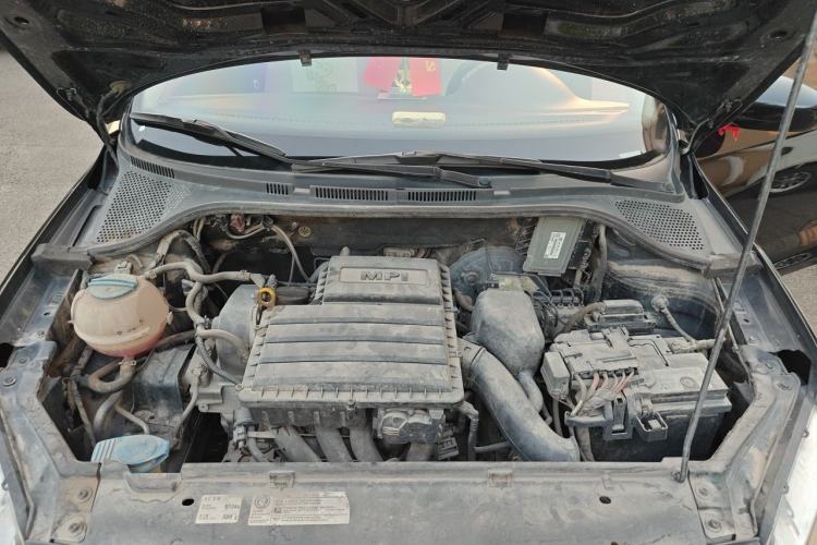 Used Volkswagen Santana 2013 1.6L Automatic Fashion Edition Engine Bay