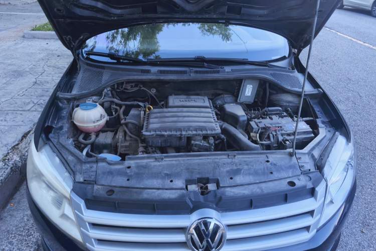 Used Volkswagen Santana 2013 1.6L Automatic Fashion Edition Engine Bay