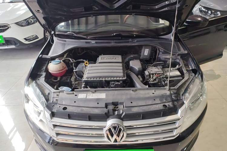 Used Volkswagen Santana 2013 1.6L Automatic Comfort Edition Engine Bay
