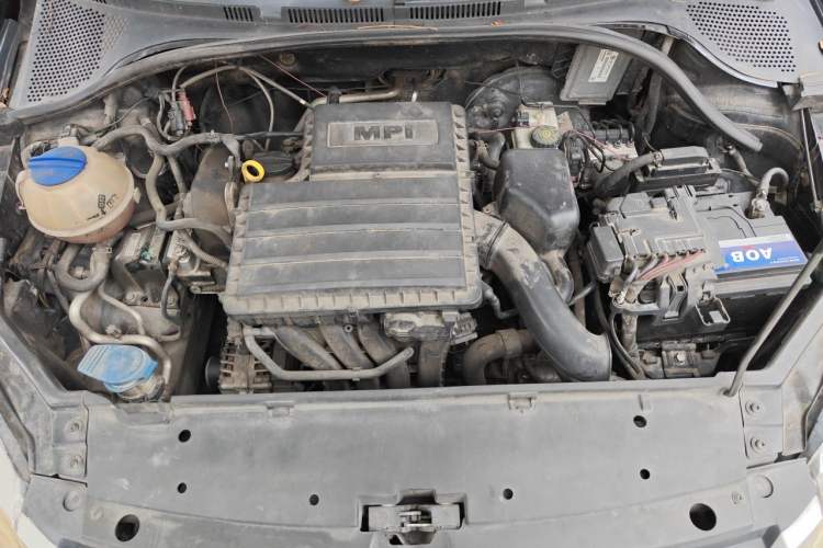 Used Volkswagen Santana 2013 1.6L Automatic Fashion Edition Engine Bay