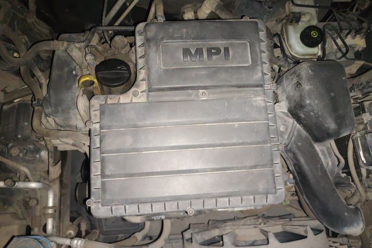 Used Volkswagen Santana 2013 1.6L Automatic Comfort Edition Engine Bay