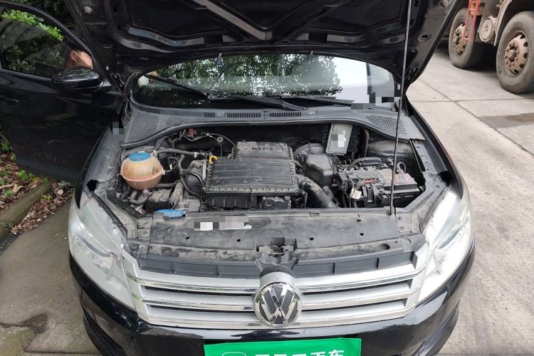 Used Volkswagen Santana 2013 1.6L Automatic Fashion Edition Engine Bay